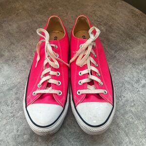 Converse Chuck Taylor All Star Low-Top Sneakers in Bright Pink - size 10